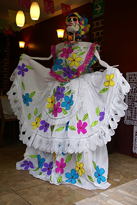 Photo: Catrina in black and white cloths